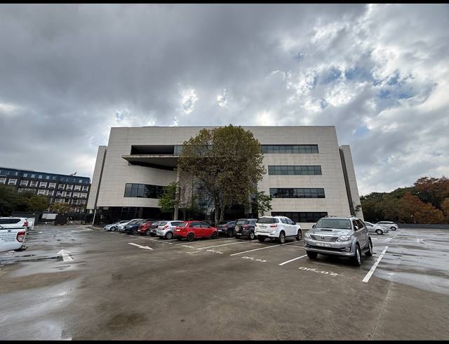 565M² OFFICE TO LET IN PARKTOWN